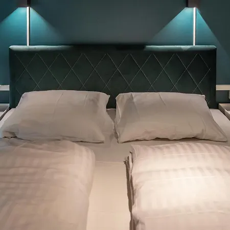 Oran 4 * Berlin